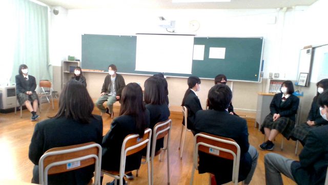 【2学年】「卒業生に聴く会」を行いました！