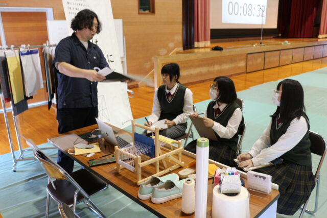 「職業を知る会」を行いました